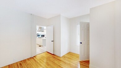 186 Main St-Unit -1 in Wayland, MA - Foto de edificio - Building Photo