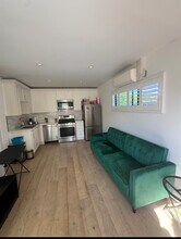 5525 Hermitage Ave, Unit 5525 Hermitage in Valley Village, CA - Building Photo - Building Photo