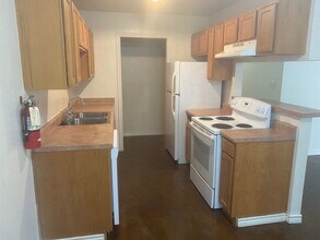 1322 Country Club Rd-Unit -F in Cleburne, TX - Building Photo - Building Photo