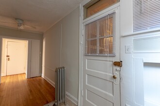 547.5 W Surf St-Unit -W3 in Chicago, IL - Building Photo - Building Photo