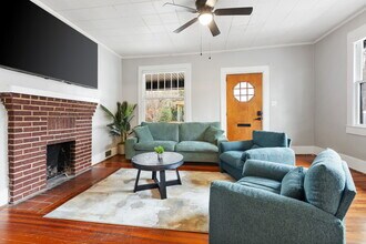 2214 Wallace St in Columbia, SC - Foto de edificio - Building Photo