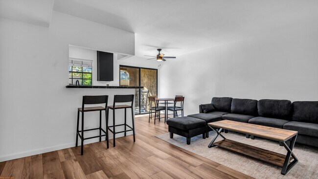 5300 E Waverly Dr in Palm Springs, CA - Building Photo - Building Photo