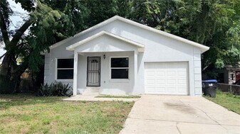 11 W Ella J Gilmore St in Apopka, FL - Building Photo