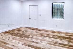 142 NE 56th St in Miami, FL - Building Photo