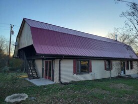 688 Speck Rd in Lebanon, TN - Building Photo
