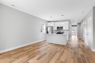 4320 N Francisco Ave-Unit -3S in Chicago, IL - Building Photo - Building Photo