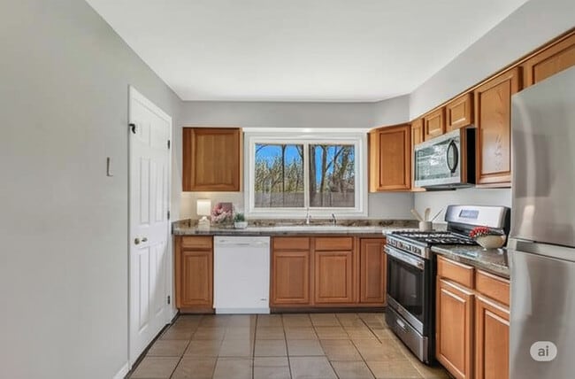 704 Greenbriar Ln in Lindenhurst, IL - Building Photo - Building Photo