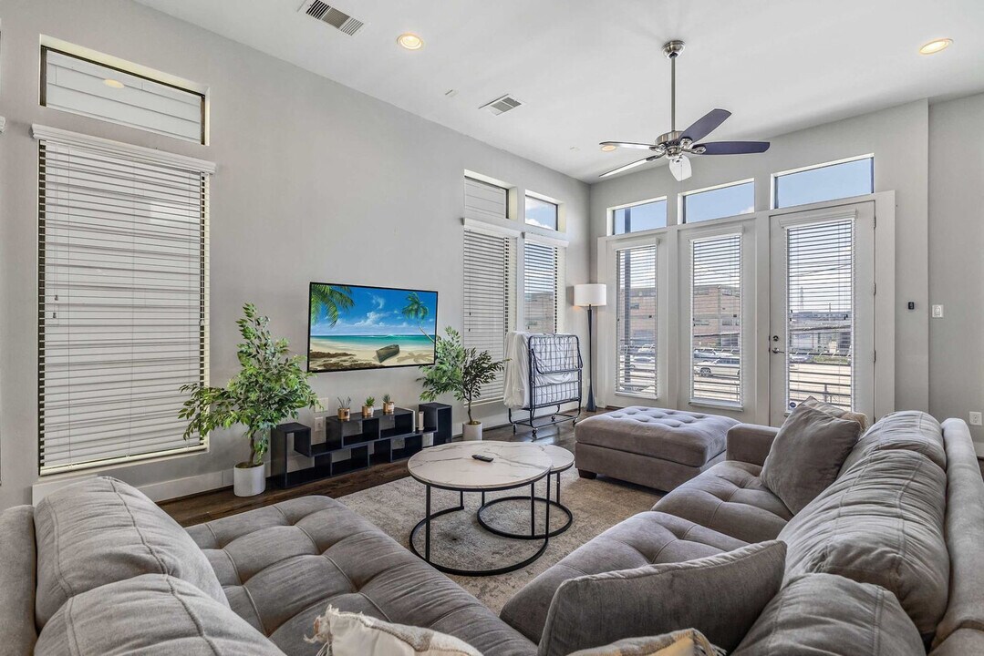 2114 Sabine St in Houston, TX - Foto de edificio