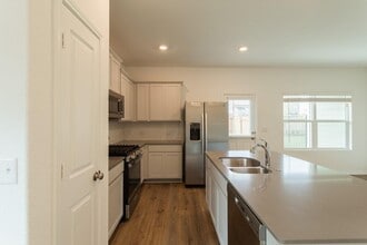 7237 Spotted Leaf Wy in Austin, TX - Building Photo - Building Photo