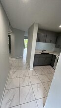 4010 Lakeside Dr in Tamarac, FL - Building Photo - Building Photo