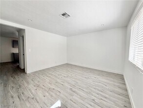 1720 Cordoba Ln, Unit B in Las Vegas, NV - Building Photo - Building Photo