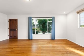 5651 N Bryn Mawr St in Ventura, CA - Foto de edificio - Building Photo