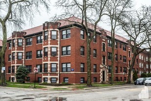 1025 Dempster St in Evanston, IL - Building Photo