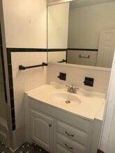 654 Alden St, Unit 2 in Fall River, MA - Foto de edificio - Building Photo