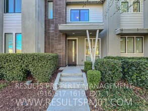 3572 Troy Dalton St in Sacramento, CA - Building Photo - Building Photo