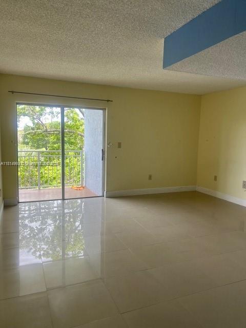 9351 Fontainebleau Blvd in Miami, FL - Building Photo - Building Photo