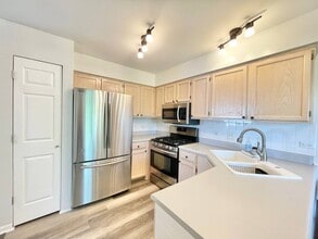406 Gloria Ln in Oswego, IL - Building Photo - Building Photo