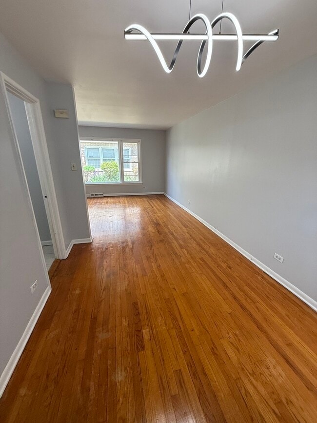 7248 S Coles Ave in Chicago, IL - Building Photo - Building Photo