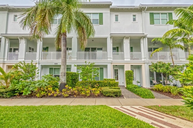7089 Edison Pl in Palm Beach Gardens, FL - Building Photo - Building Photo