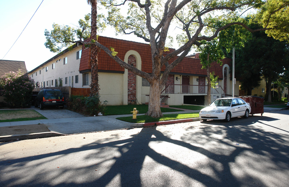 630 E Garfield Ave in Glendale, CA - Building Photo