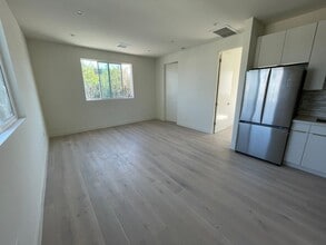 266 S Mansfield Ave in Los Angeles, CA - Building Photo - Building Photo