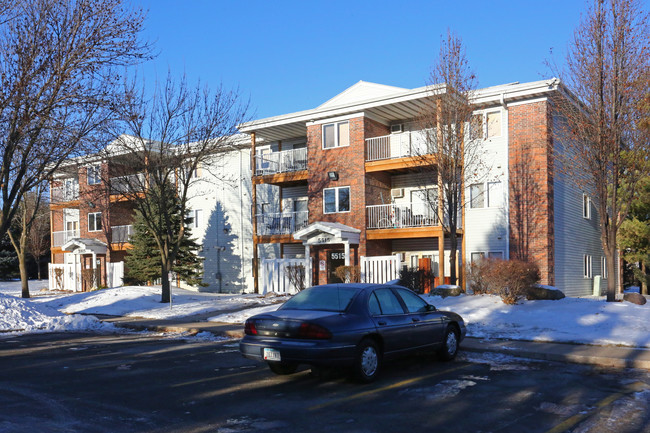 Vista Court in West Des Moines, IA - Building Photo - Building Photo