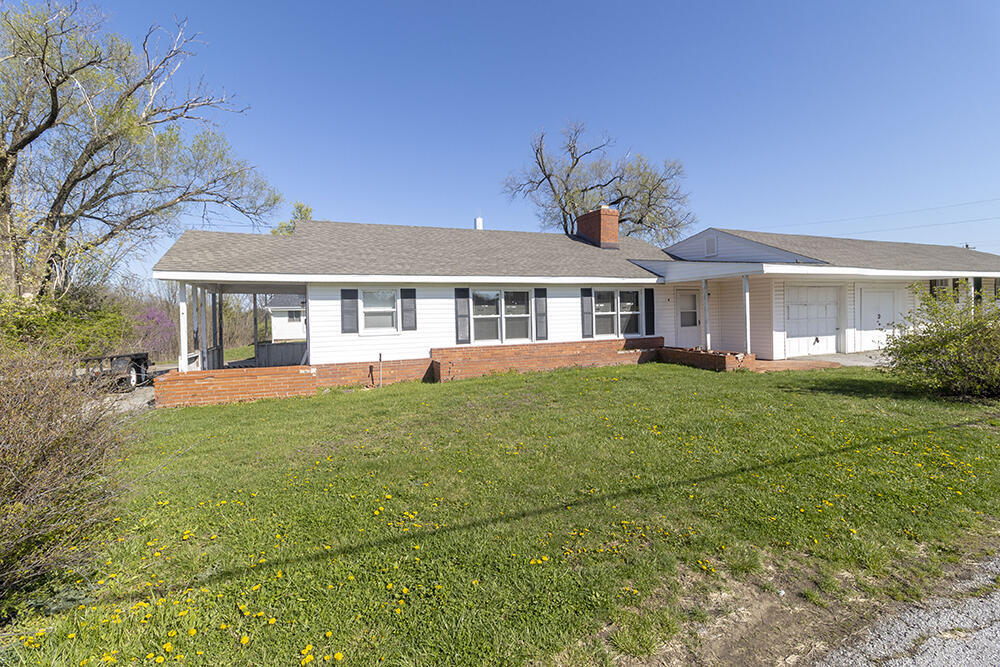 7460 N Wade School Rd in Columbia, MO - Building Photo