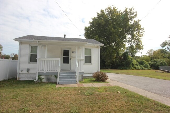 3362 Edmundson Rd in Breckenridge Hills, MO - Building Photo - Building Photo