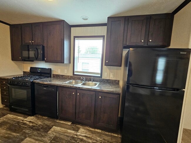 property at 9 Cedar