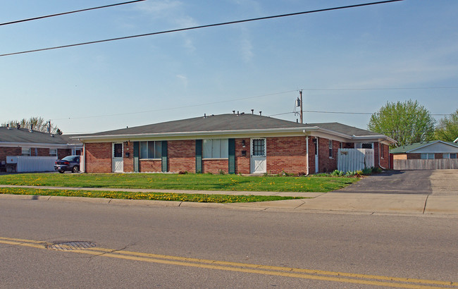 724-740 W Lake Ave in New Carlisle, OH - Building Photo - Building Photo