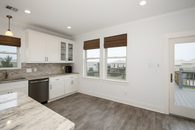 1169 Sailfish St in Bayou Vista, TX - Building Photo - Building Photo