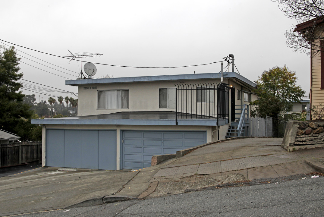 2858 Brookdale Ave in Oakland, CA - Building Photo