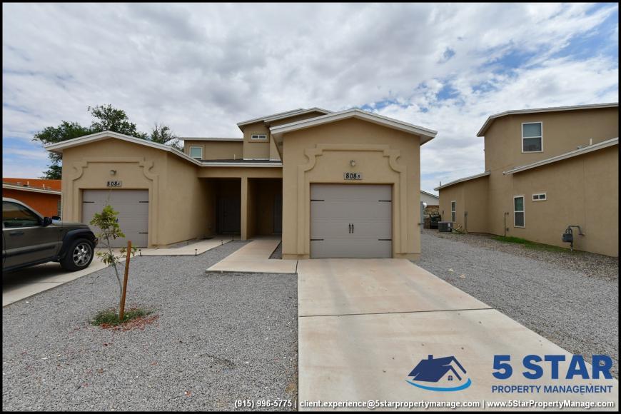 808 HC Gilbert Minjares Dr in Socorro, TX - Building Photo