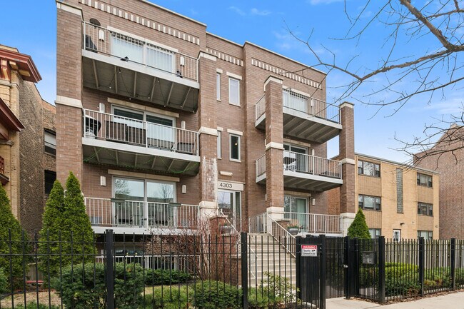 property at 4303 N Kenmore Ave