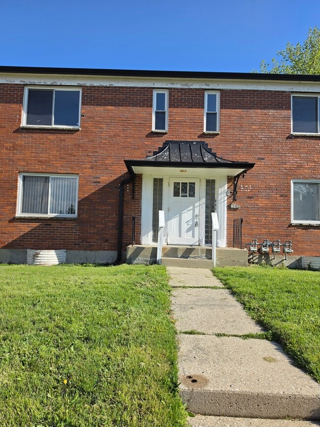 829 Uhrig Ave