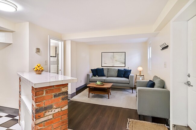 property at 821 North Carolina Ave SE