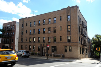 25-75 33rd St in Long Island City, NY - Foto de edificio - Building Photo