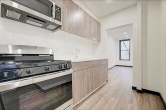 439 W 46th St in New York, NY - Building Photo - Building Photo