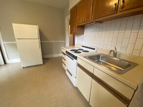 8 Forest St, Unit 2R in Cambridge, MA - Foto de edificio - Building Photo