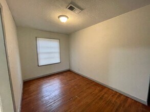 2370 Hybrook Ln in Beaumont, TX - Building Photo - Building Photo