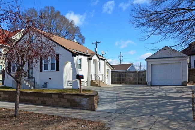 2209 NE Jackson St in Minneapolis, MN - Building Photo - Building Photo