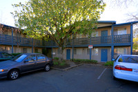 Colonial Apartments in Santa Rosa, CA - Foto de edificio - Building Photo