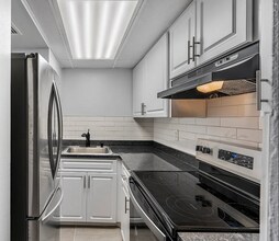 8850 Blind Pass Rd in St Pete Beach, FL - Building Photo - Building Photo