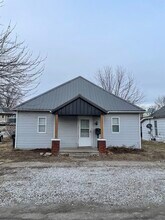 1001 E Pierce St in Kirksville, MO - Foto de edificio - Building Photo