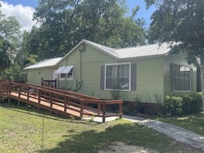 24271 SE Hwy 19 in Old Town, FL - Building Photo - Building Photo