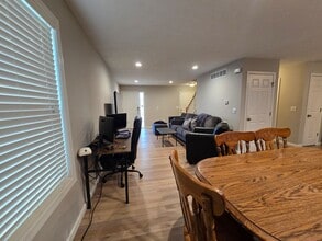 208 Parktrail Rd in Normal, IL - Building Photo - Building Photo