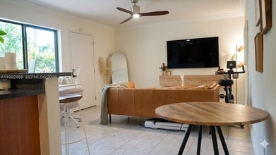 3240 Mary St in Miami, FL - Building Photo - Building Photo