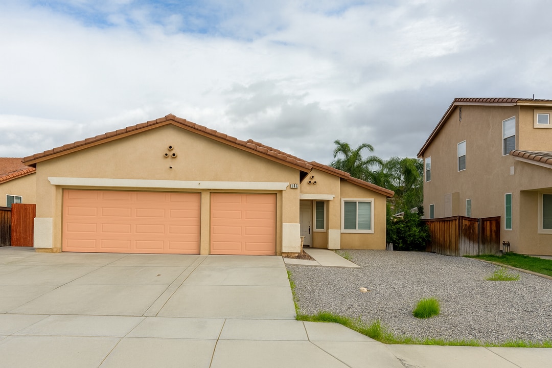 1175 Sykes Dr in San Jacinto, CA - Building Photo