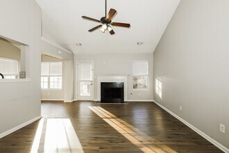 200 River View Ct in Hampton, GA - Foto de edificio - Building Photo