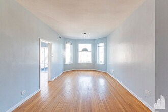 2638 N Mozart St, Unit 3 in Chicago, IL - Building Photo - Building Photo